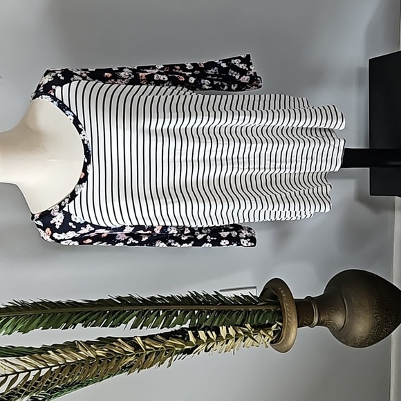 Maurices Floral and Stripe Baseball Tee NWT - Picture 2 of 13